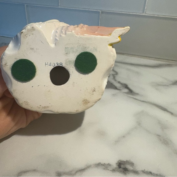 Lefton Vintage Ceramic Yellow Bow Figurine - Picture 5 of 6